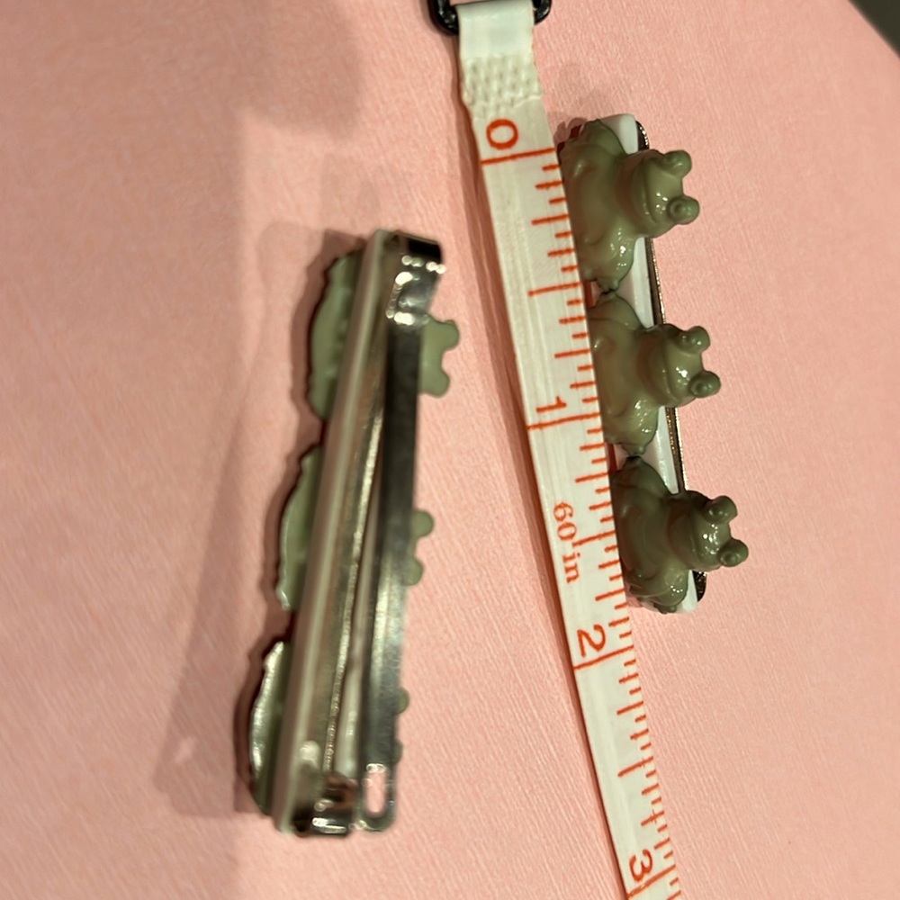 Very unique and cute plastic green Frog hair barrettes (includes 2 barrettes.